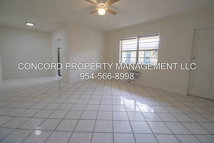 2537 Lincoln St #14 — Photo 3