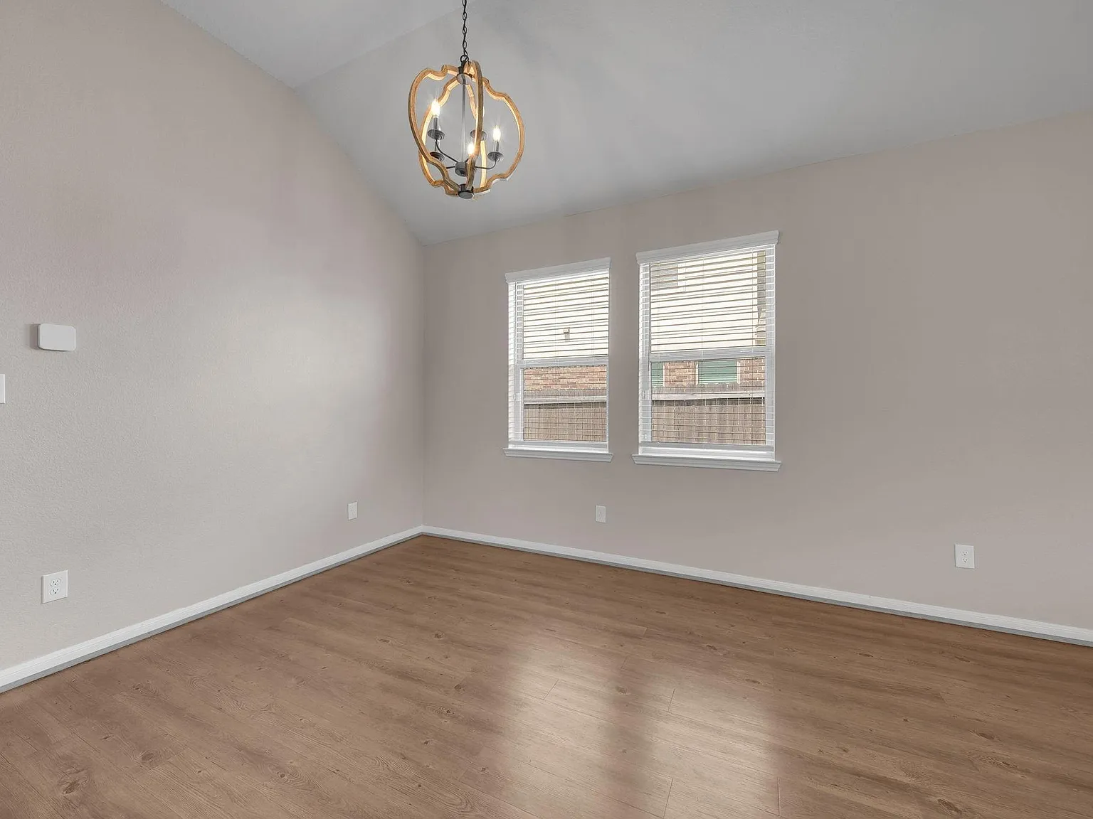 3 bed, 2.0 bath, 1697 sqft, $2,200 — Photo 4