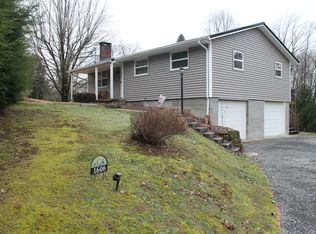 1606 Grafton Rd, Morgantown, WV 26508
