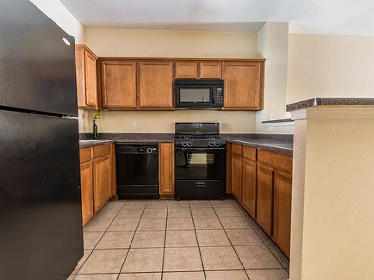3150 N Yarbrough Dr #B-1 — Photo 6