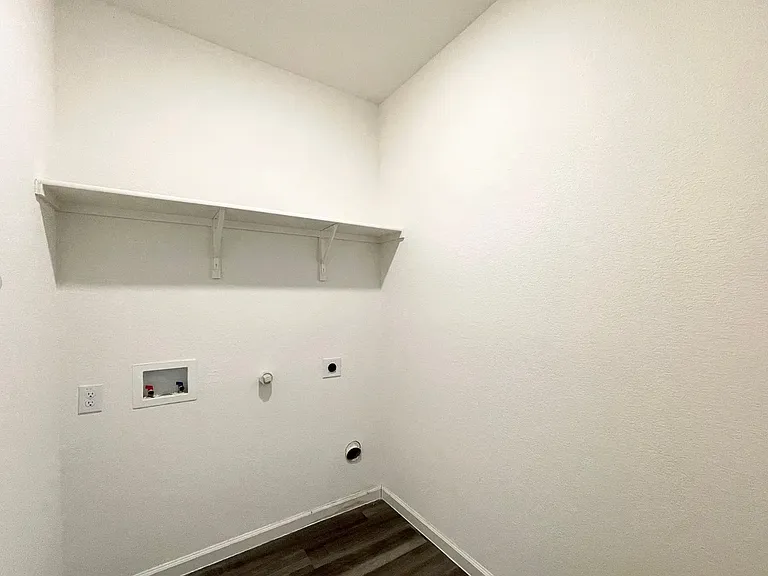 403 Covington Cv — Photo 9