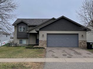 407 Cardinal Ct, Isanti, MN 55040