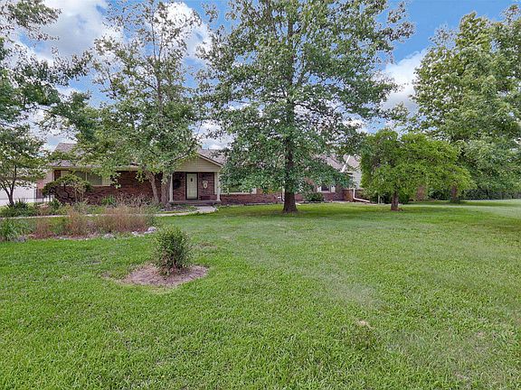 2nd image of 1157 S Ginkgo Ln