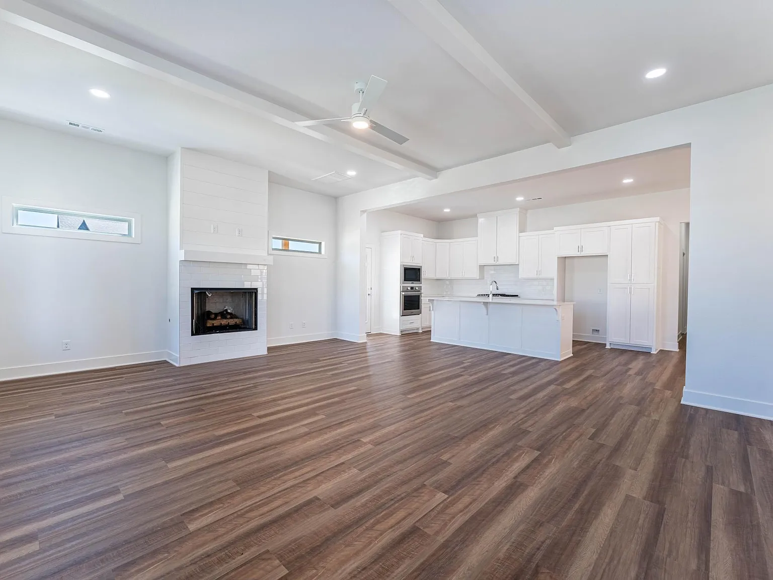 4 bed, 3.5 bath, 2587 sqft, $2,750 — Photo 3