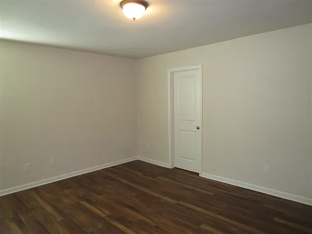 223 Maxton Ave — Photo 8