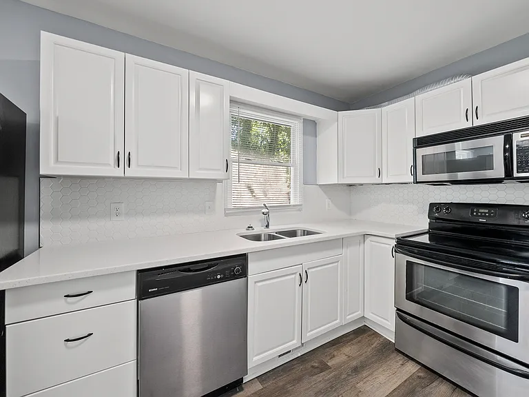 2108 Treverton Pl — Photo 4