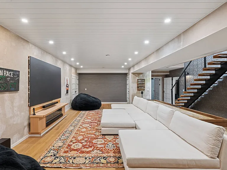113 Edgemere St — Photo 33