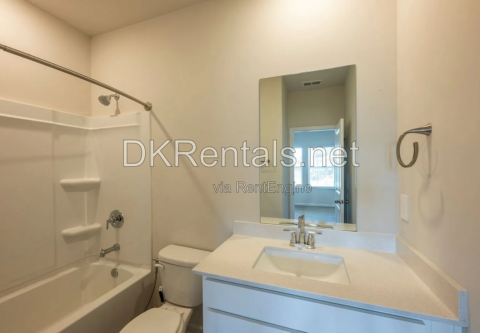 5 bed, 4.5 bath, 3250 sqft, $2,650 — Photo 3