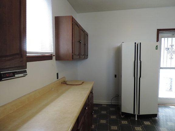5th image of 560 W 2nd St