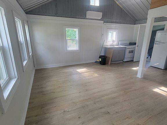 5th image of 813 Willow Dr