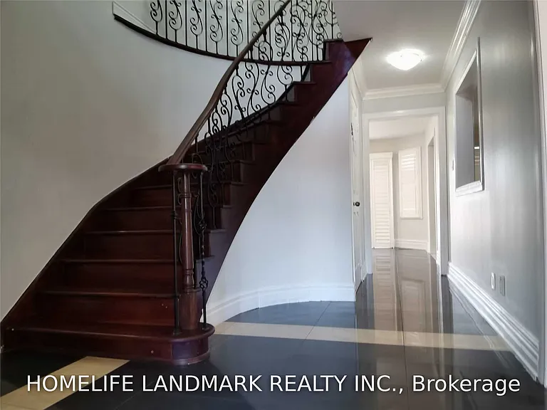 367 Huntington Ridge Dr #UPPER — Photo 2