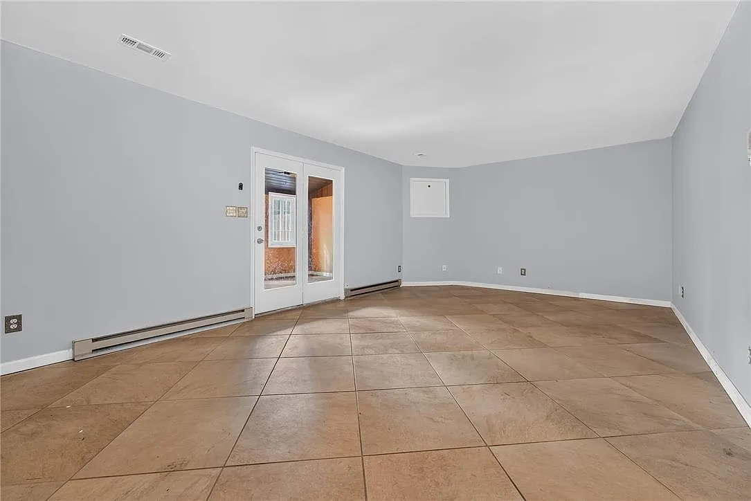 3 bed, 4.0 bath, 1932 sqft, $2,400 — Photo 3