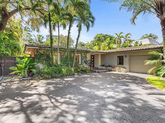 2nd image of 560 Sabal Palm Rd
