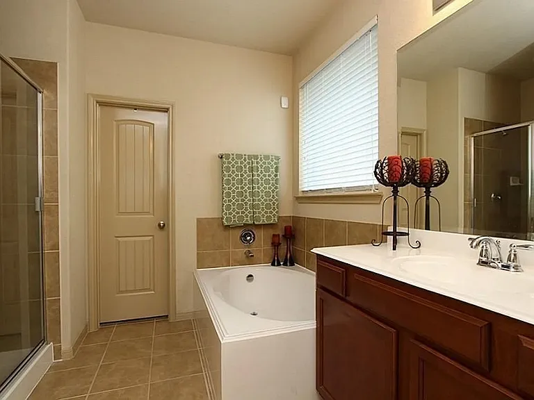 18907 Cove Pointe Dr — Photo 11