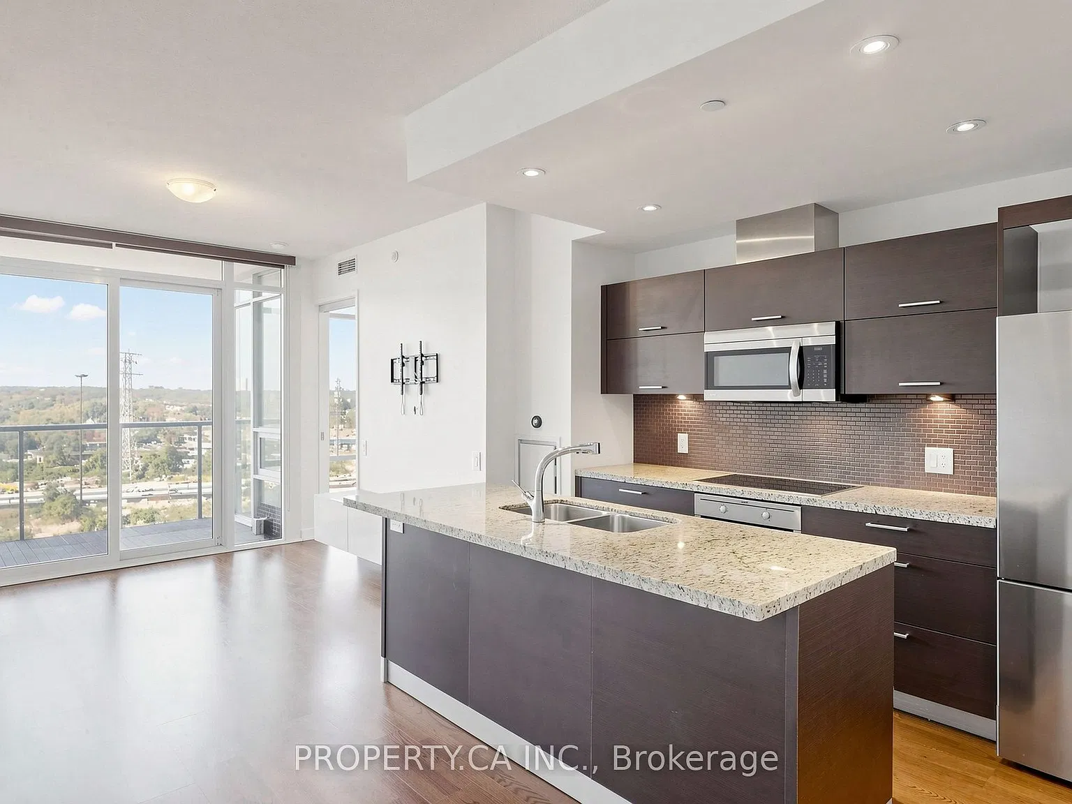 88 Park Lawn Rd — Photo 4