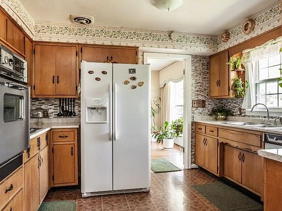 4th image of 5116 Laurel Hall Dr