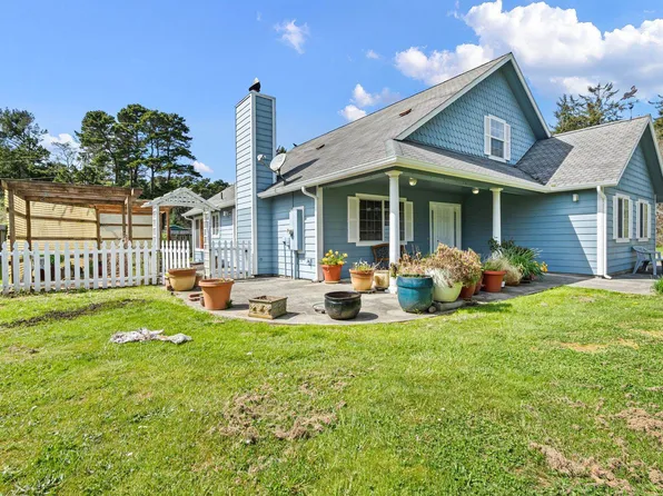 1530 Lake St, Crescent City, CA 95531