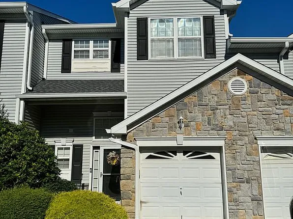 8 Linda Ct, Laurence Harbor, NJ 08879