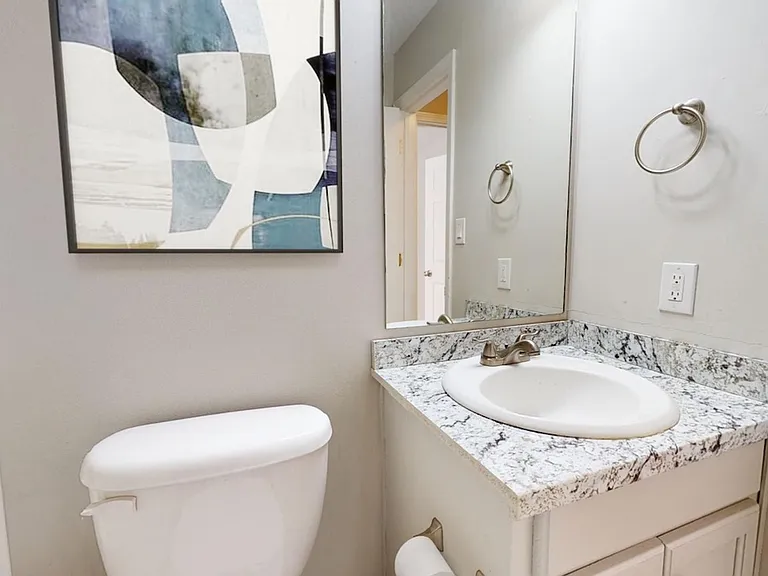 Sun Valley Apartments — Photo 32