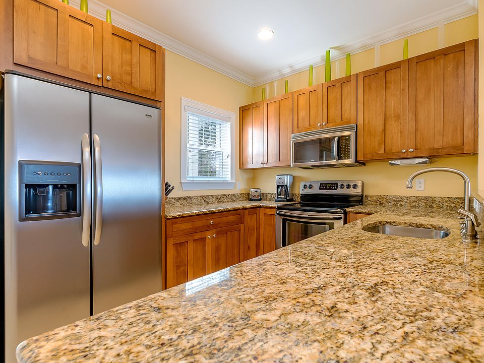 1st image of 11600 1st Ave #18