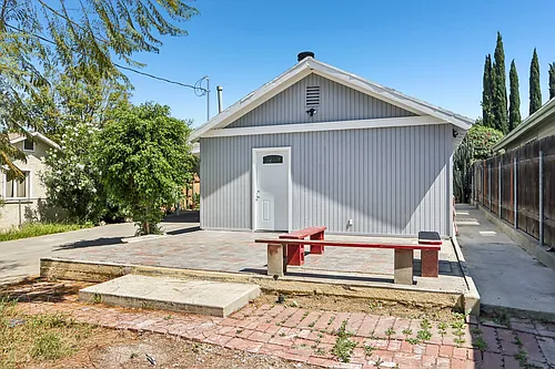 11032 Scoville Ave Photo 1