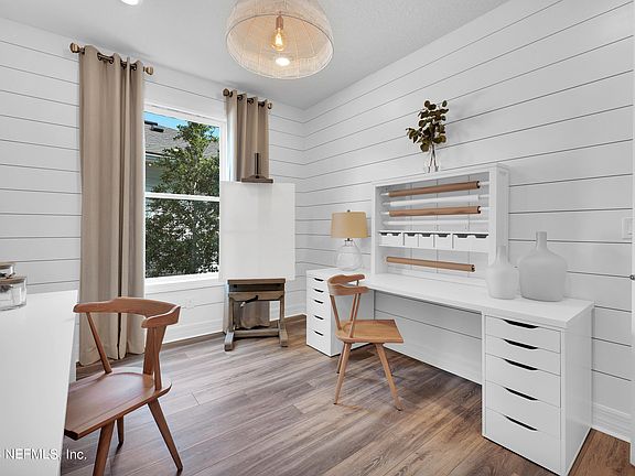 4th image of 110 HICKORY PINE Drive