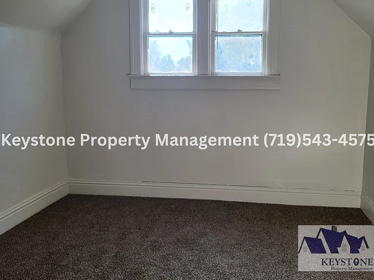 $400 Off Move In Special! Centrally Located 2nd Floor Apartment with 1 Bedroom/1 Bathroom - $800/... — Photo 13