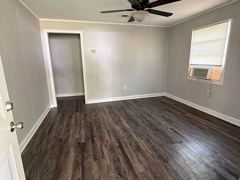 1388 Kyle St — Photo 15