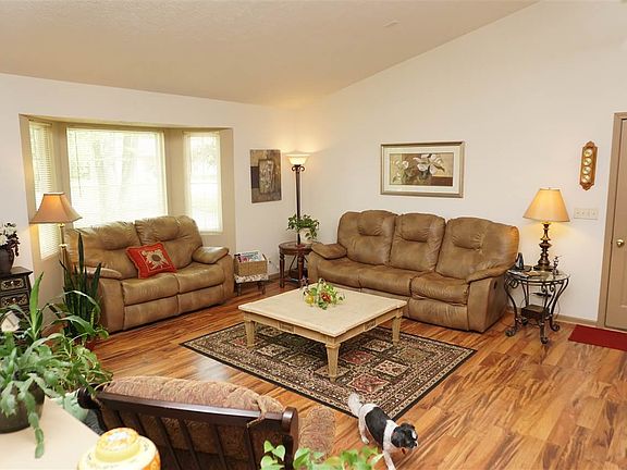 3rd image of 2525 Lund Ave