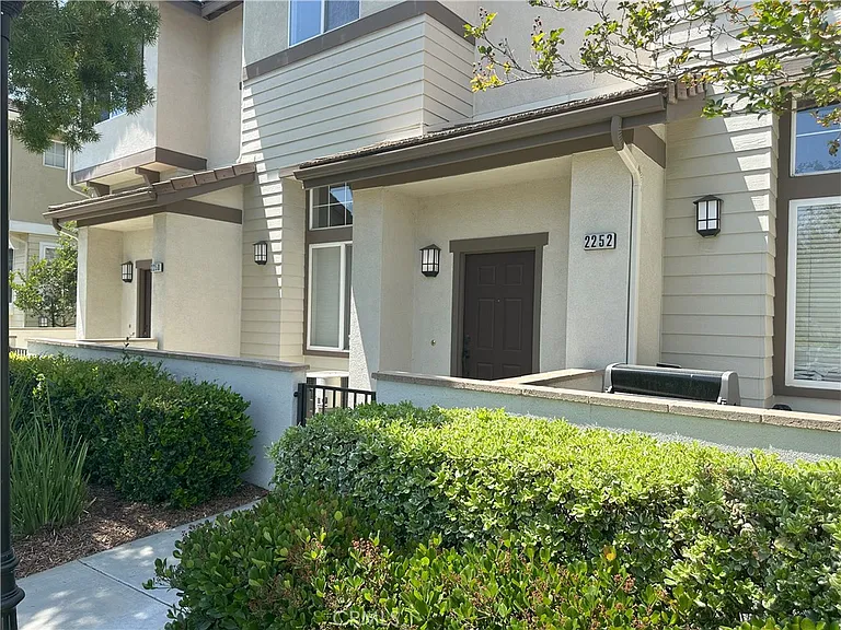 2252 Schlaepfer Dr — Photo 3