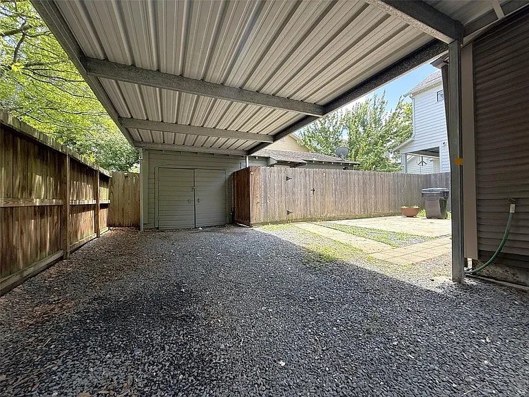 1011 Nadine St — Photo 23