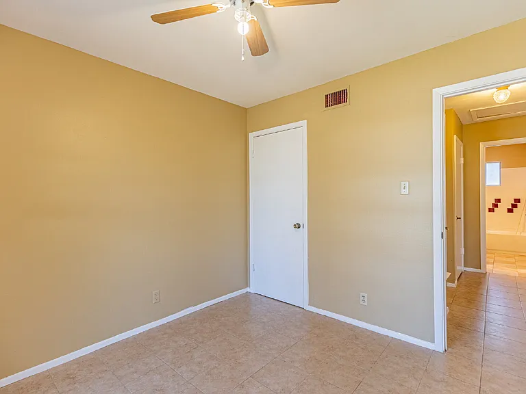 4414 Valleybrook — Photo 13