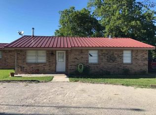 504 W Clay St, Montague, TX 76251