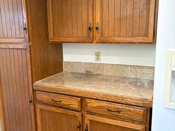 Lots of storage in the kitchen