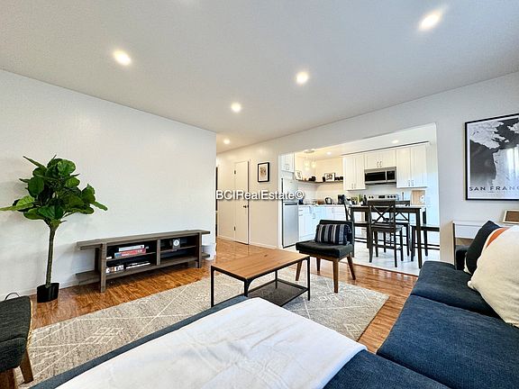 5th image of 4921 California St APT 1