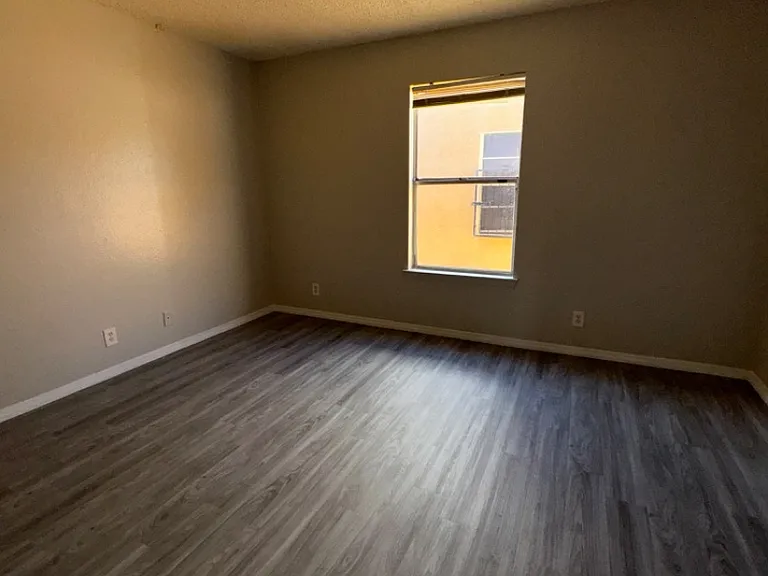 Unit Photo