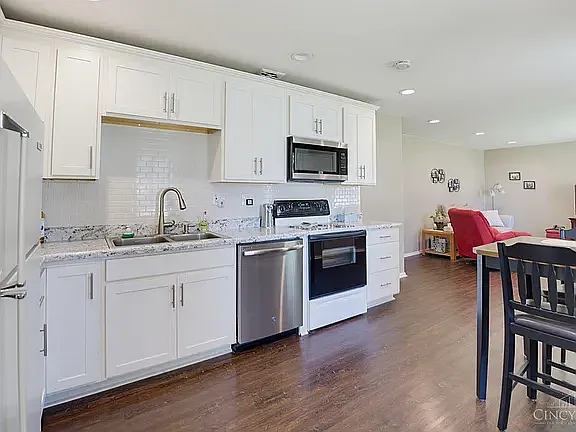 3 bed, 1073 sqft, $1,950 — Photo 3