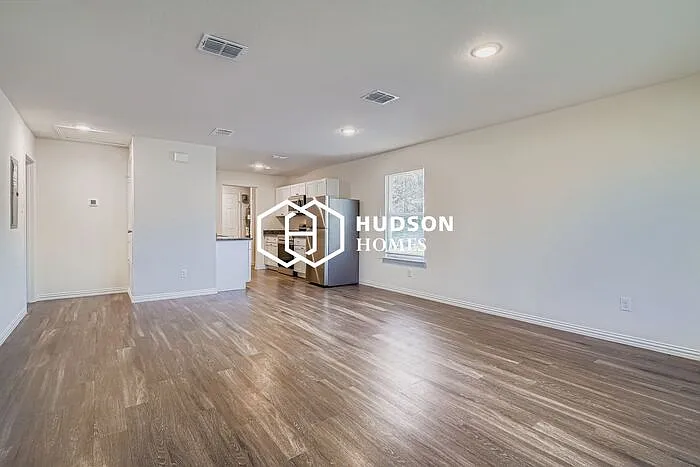 417 Carver Ave — Photo 3