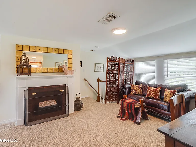 777 Watkins Ave — Photo 6