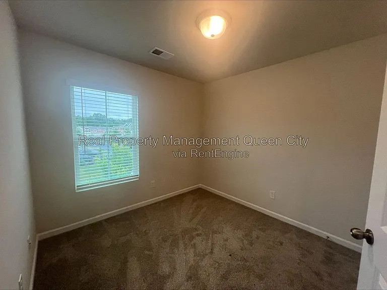 2407 Lazette Dr — Photo 15