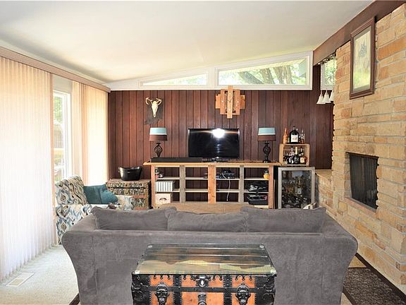 3rd image of 216 Donnelly Dr