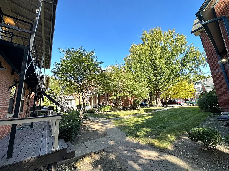 Hunter Ave 884-886 NCR — Photo 13