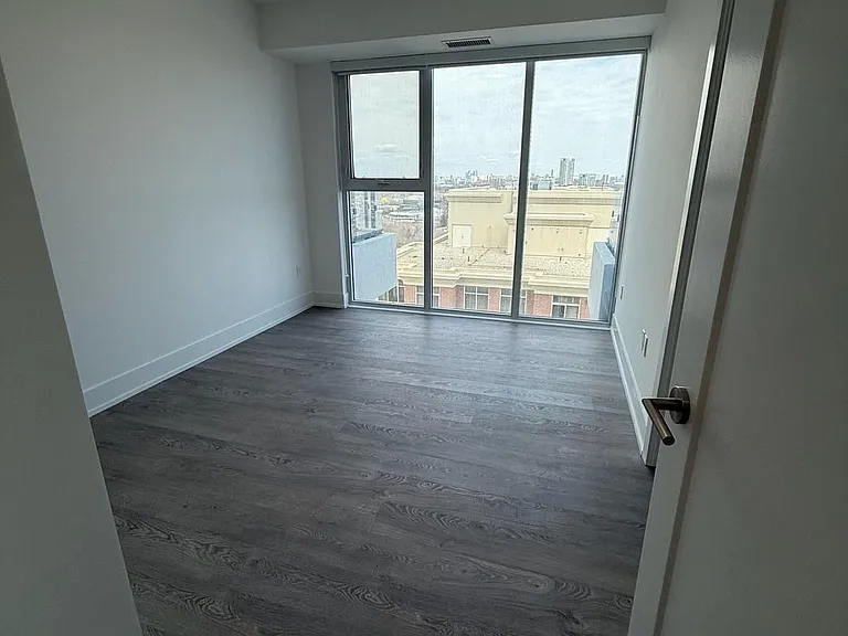 10 Inn On The Park Dr #2204 — Photo 3