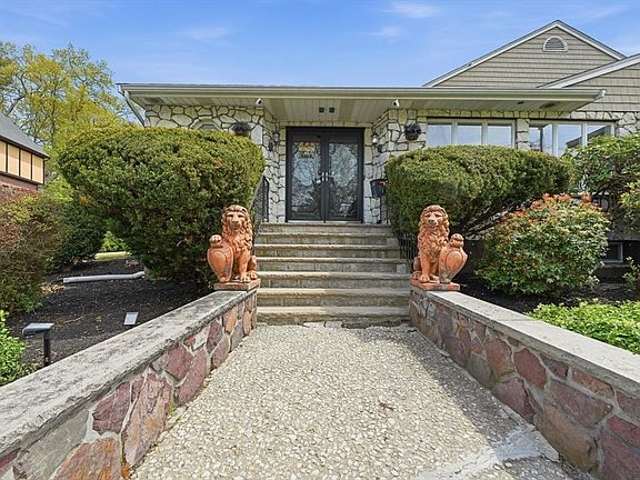 2nd image of 39 Forest St