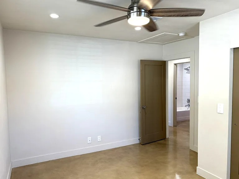 426 S Stratford Dr — Photo 19
