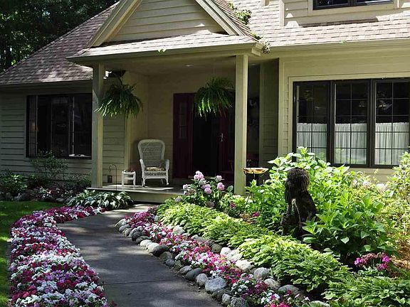 4th image of 3657 Village Circle Dr