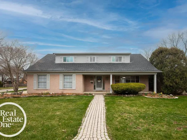 1464 Blairmoor Ct, Grosse Pointe Woods, MI 48236