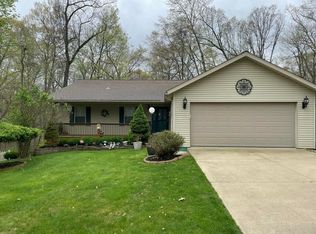 553 Floral Valley Dr W, Howard, OH 43028