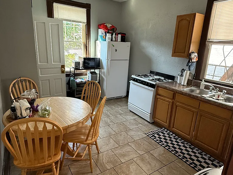 321 Donahue St #2 — Photo 2