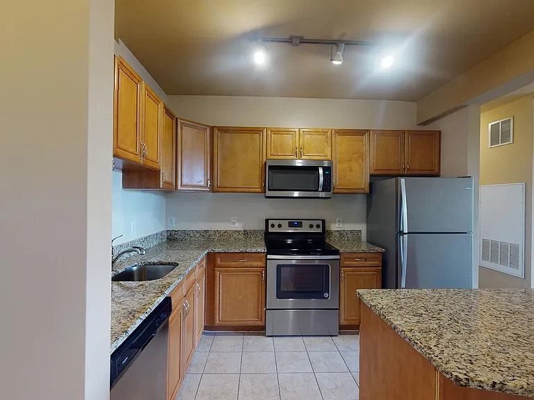 Signal Hill Apartment Homes — Photo 100